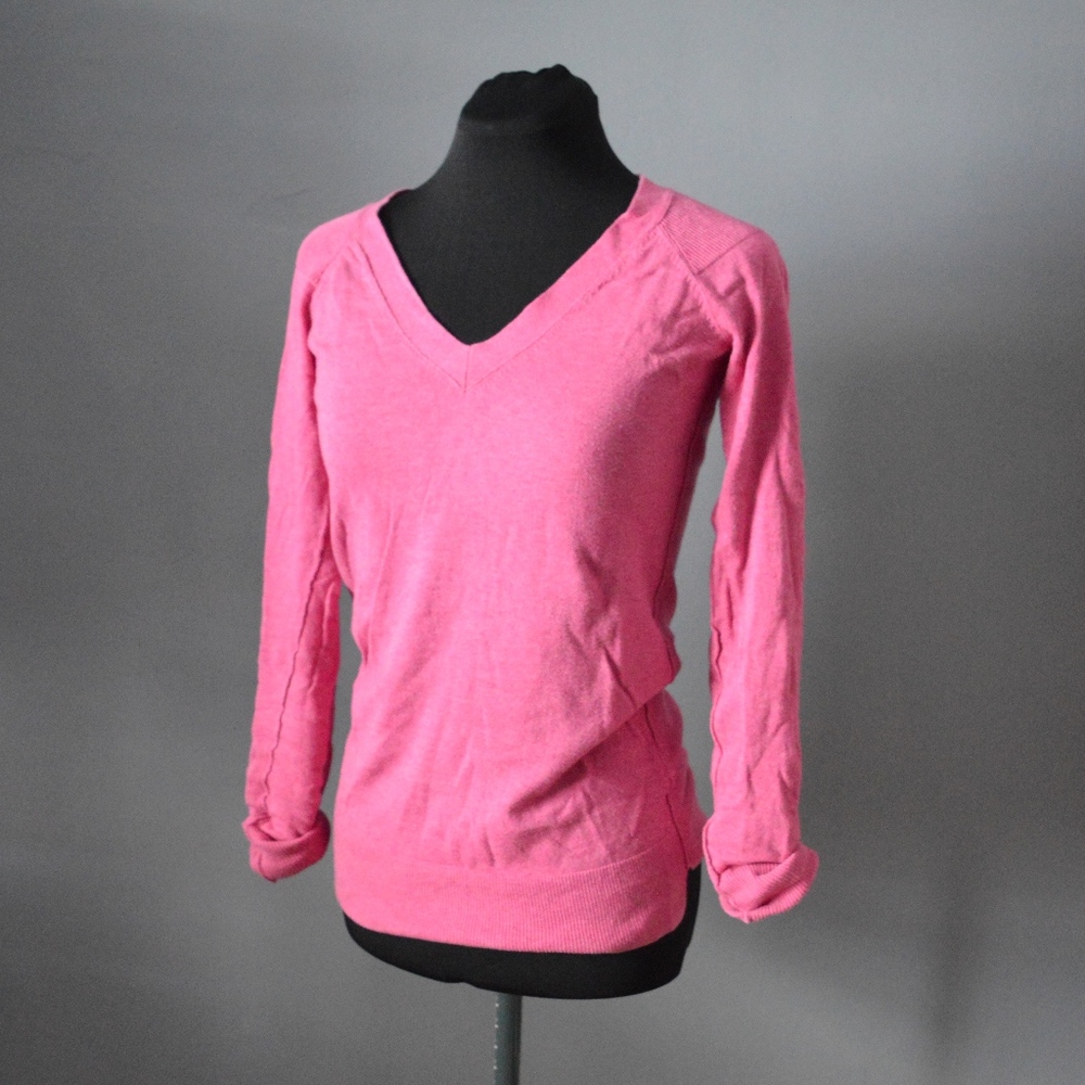 American Eagle Long Sleeved V-Neck Sweater
